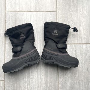 Kamik snow boots size 11 ( little kids )